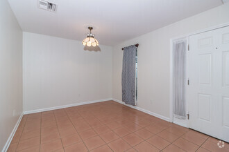Building Photo - 207 Lowell Dr
