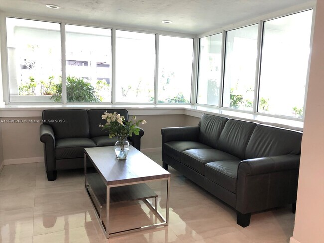 Building Photo - 555 Crandon Blvd