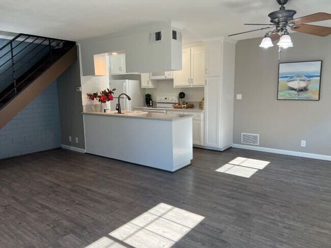 Building Photo - BLOSSOM VALLEY BEAUTY