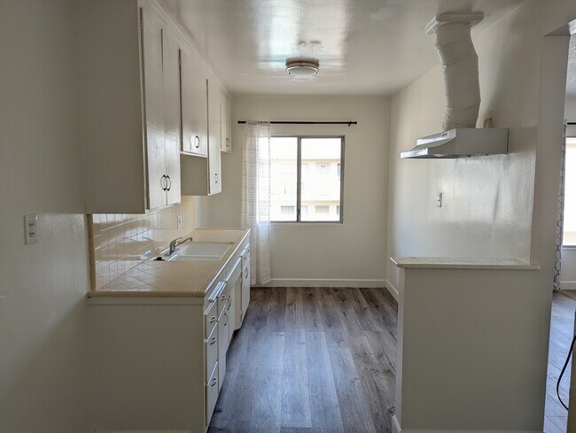 Foto del edificio - 1746 Hauser Blvd