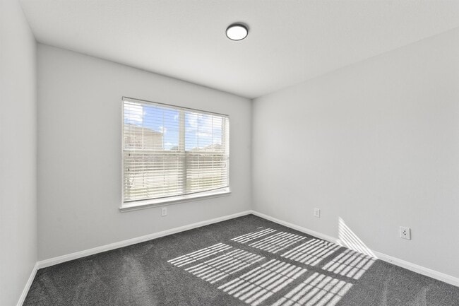 Building Photo - 7010 Dahlia Rd