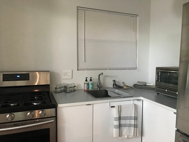 Foto del edificio - 202 Emporia Blvd