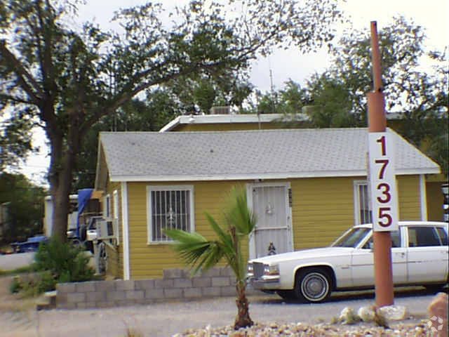Primary Photo - 1735 N Rancho Dr