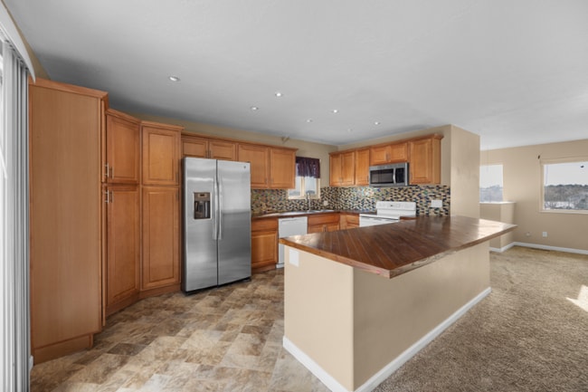 Foto del edificio - 2165 Broadmoor Rd Cir