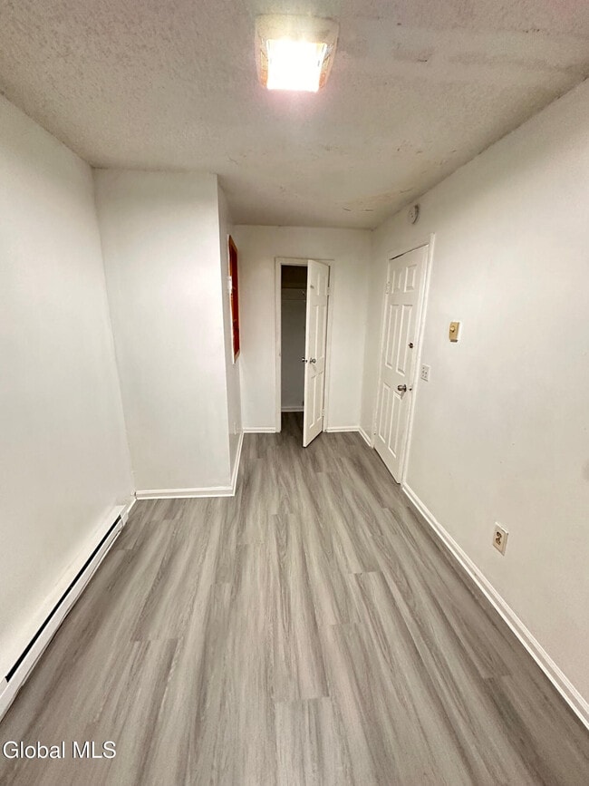 Building Photo - 3134 6th Ave