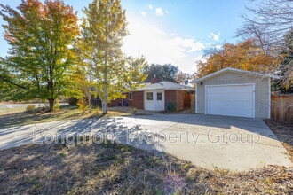 Building Photo - 305 Cottonwood Ct