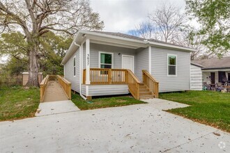 Building Photo - 3827 Yellowstone Blvd