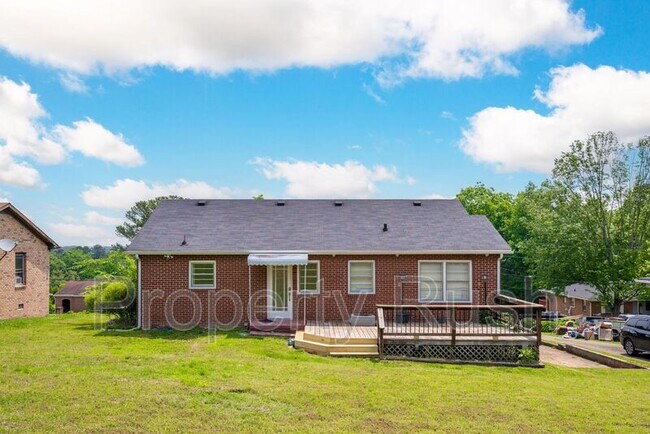 Foto del edificio - 807 Woodland Dr