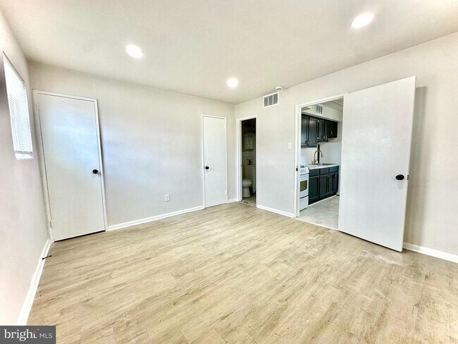 Foto del edificio - 4401 Sheffield Ave