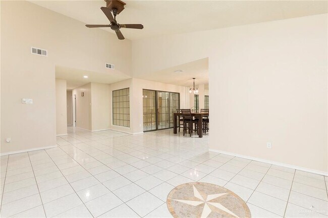 Foto del edificio - 1216 Bluebird Ave