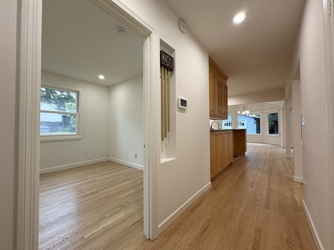 Building Photo - Beautifully Updated 4BD/2BA Single-Family Home in Palo Alto