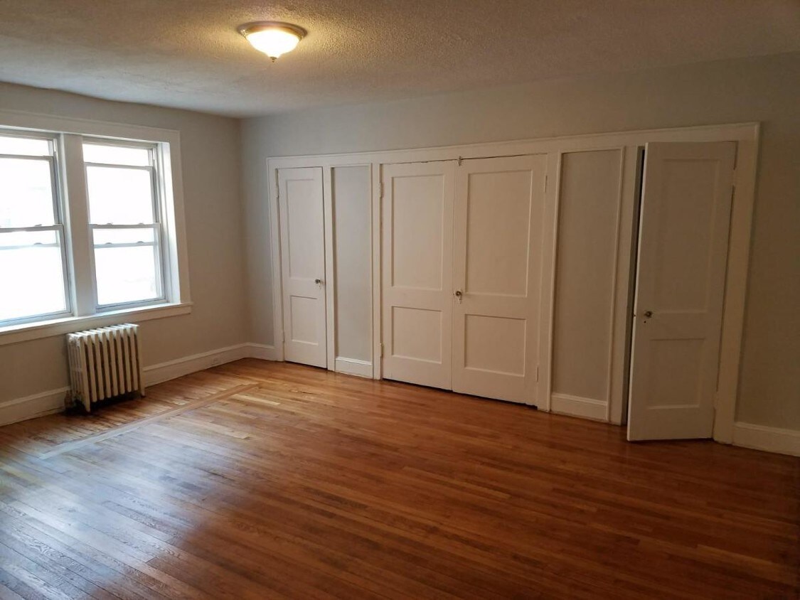 Foto principal - 2225 Main St