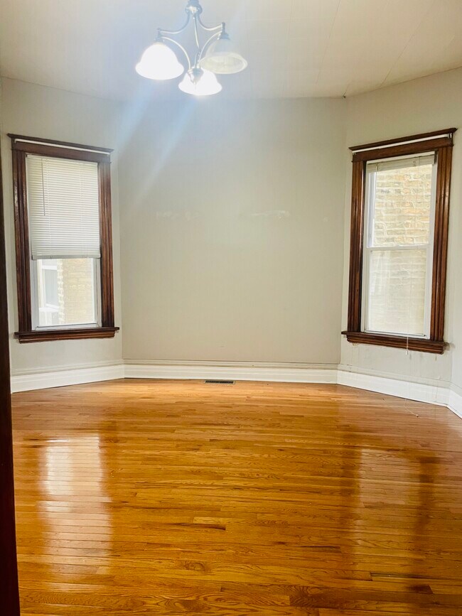 Formal Dinning - 3532 N Elston Ave