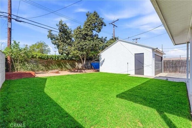Foto del edificio - 329 Catalpa Ave