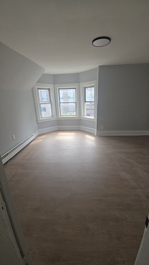 Building Photo - 65 Hudson St