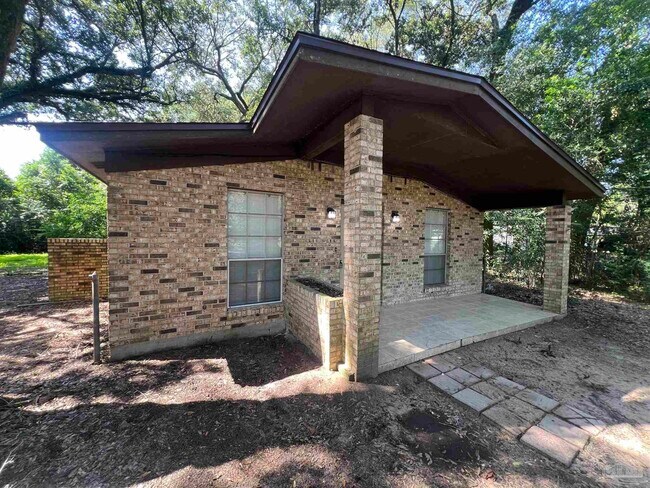 Foto del edificio - 5859 Mapleton St