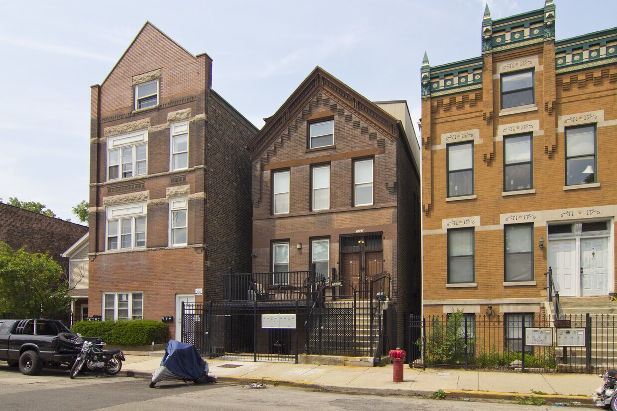 Foto del edificio - 1330 N Cleaver Ave