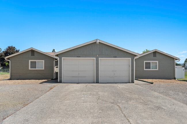 Building Photo - 3213 S Gillis Ct