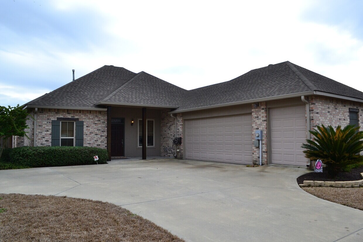 Foto principal - Spacious home in Geismar, Dutchtown School...