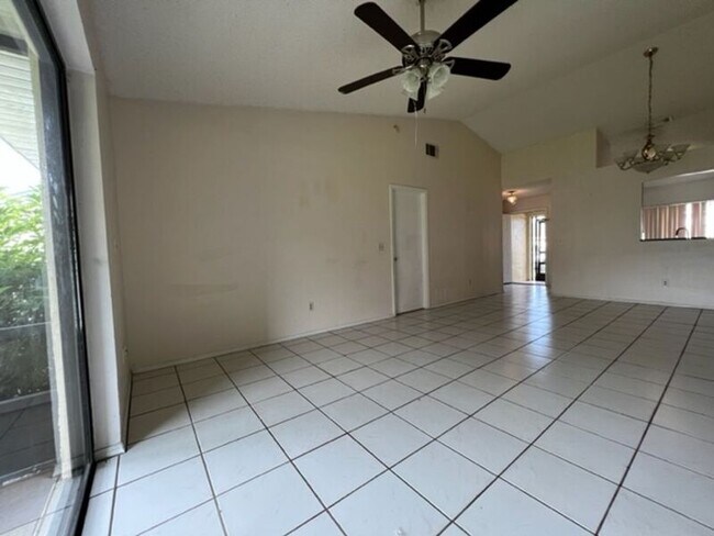 Foto del edificio - 29 Silver Swan Ct