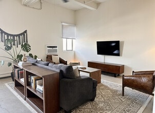 Building Photo - 823 N 2nd St