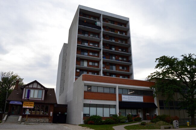Photo du bâtiment - 1445 Ouellette Ave
