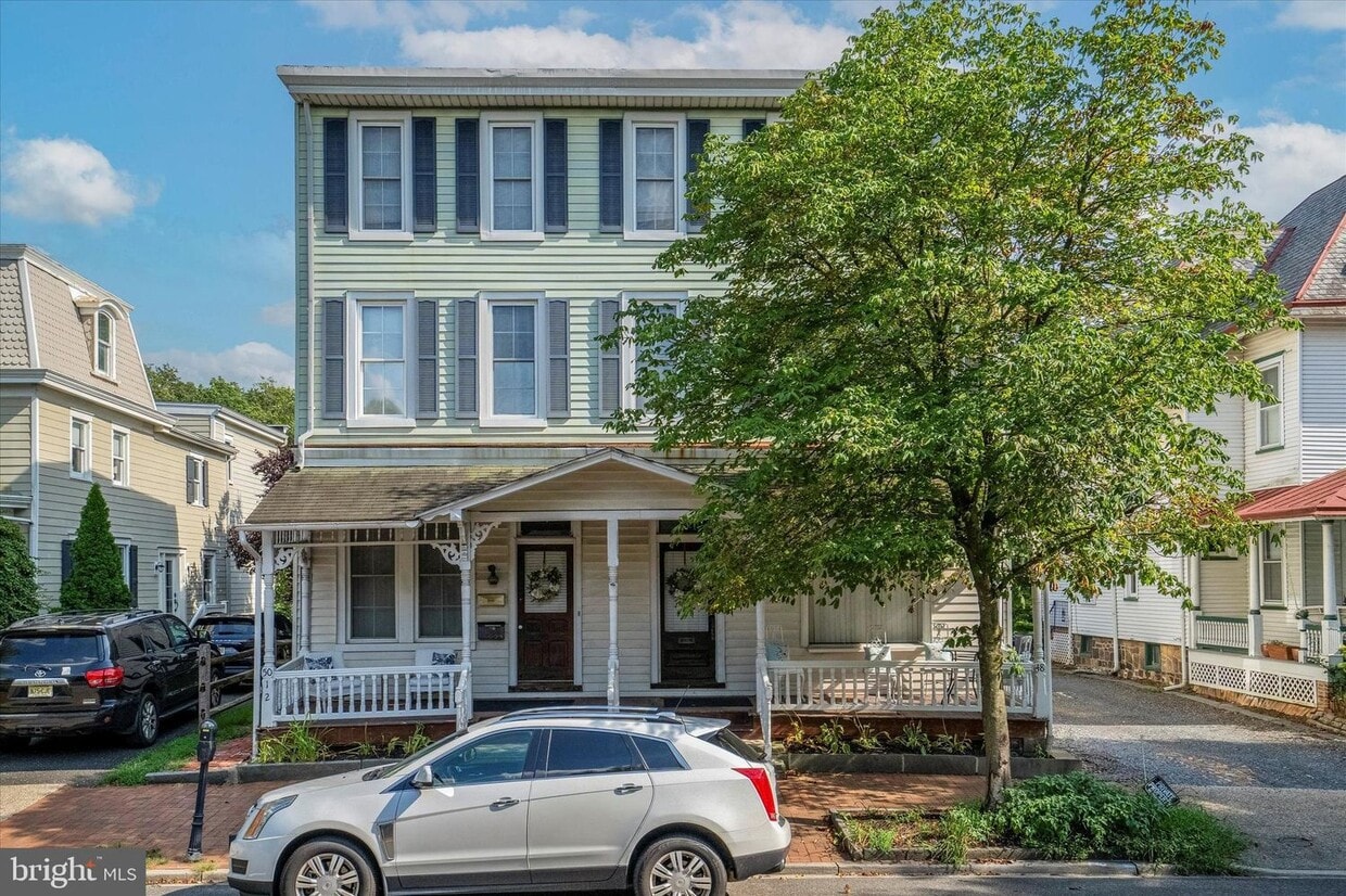 Primary Photo - 50 E Main St
