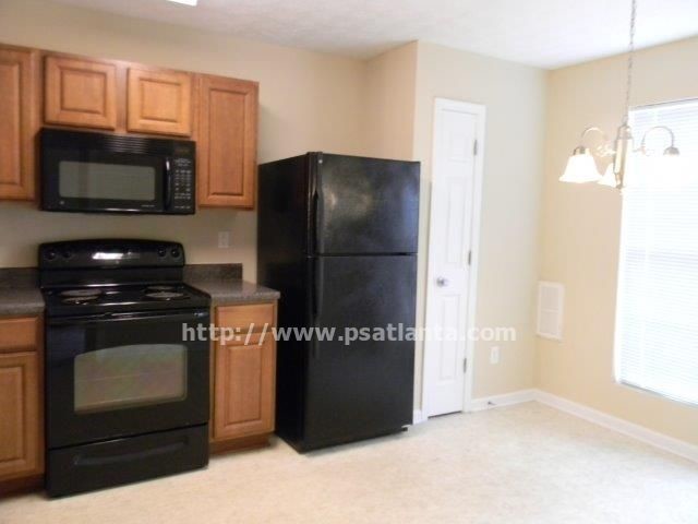Building Photo - 2453 Piering Dr