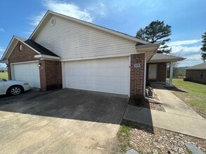 Building Photo - 141-145 Northridge Dr