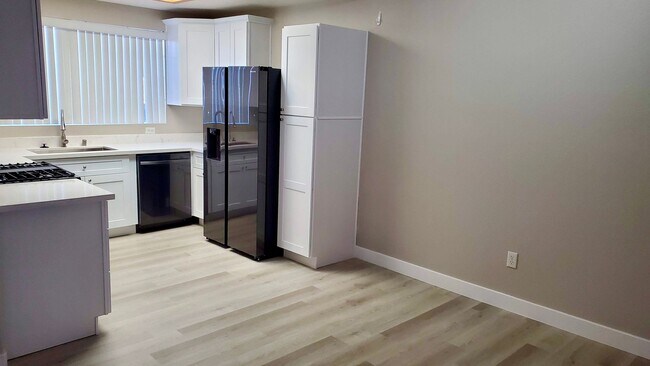 Foto del edificio - 2 Bedroom 2 Bath Lower Lever Henderson Condo-Sunridge Heights