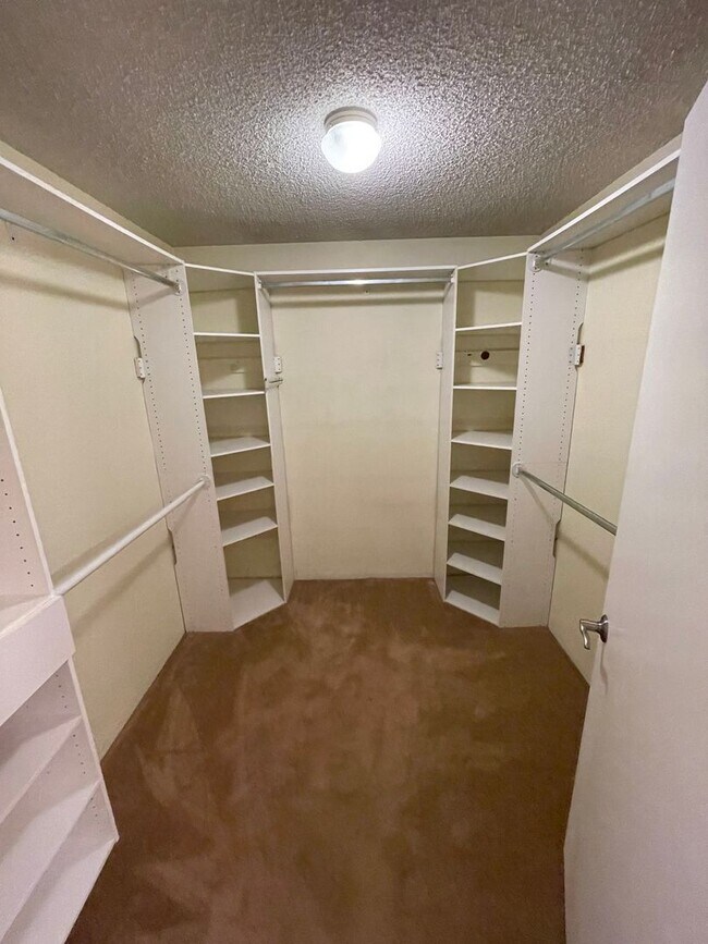 Foto del edificio - Fantastic, Dog Friendly 4 Bedroom Home!