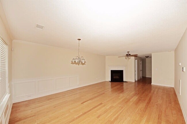Building Photo - 104 Hidden Creek Dr