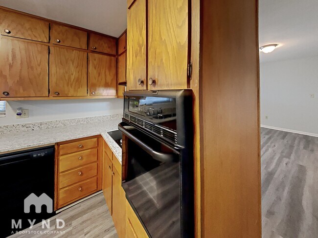Foto del edificio - 626 Emerald Dr