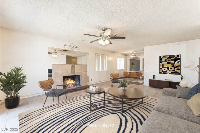 Foto del edificio - 5809 Pebble Beach Blvd
