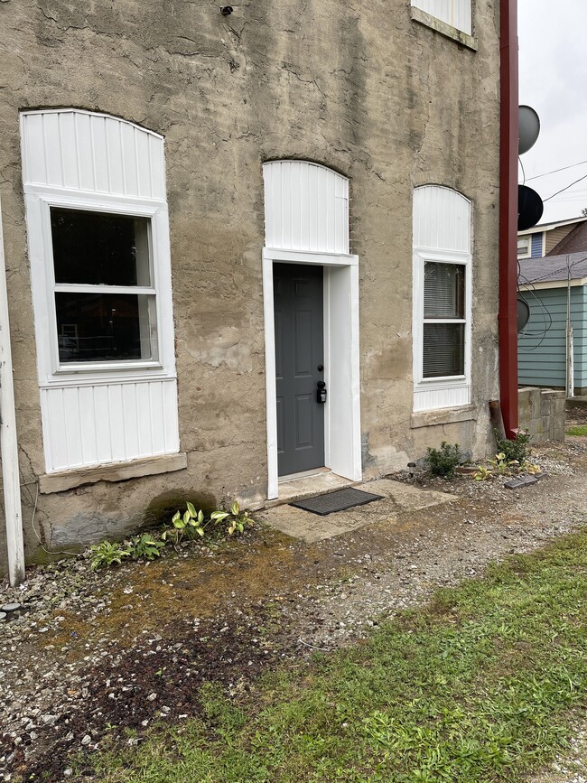 Building Photo - 104 W Main St