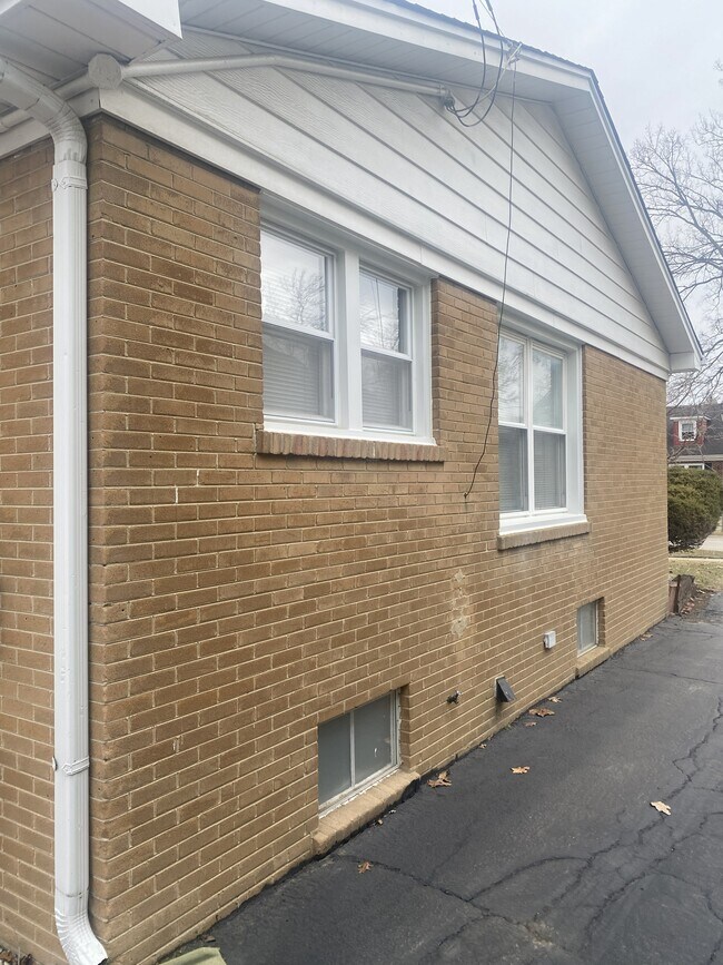 Lado - 712 S Swain Ave