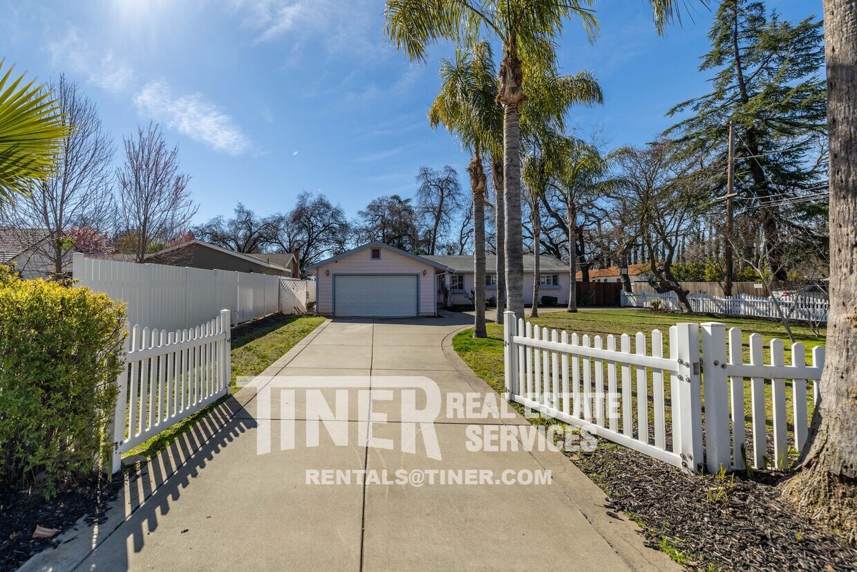 Primary Photo - Carmichael Home with 2 Master Suites