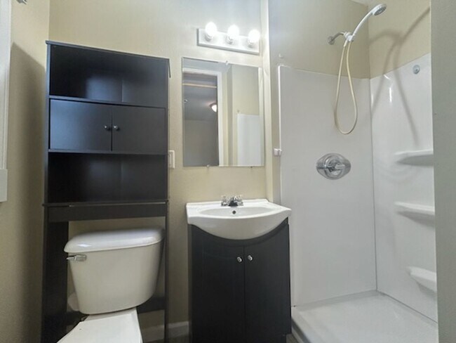 Foto del edificio - 370 8th Ave SW