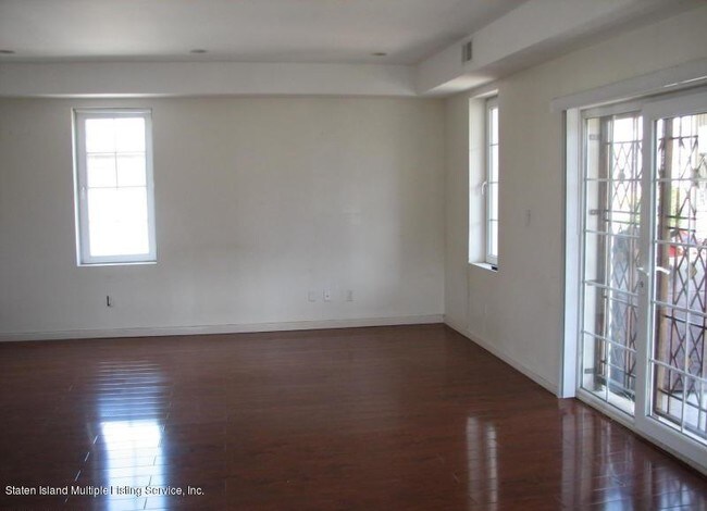 Foto del edificio - 239 Bradley Ave