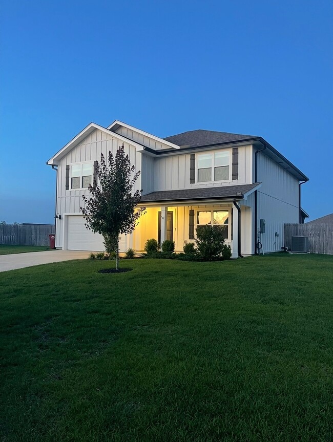 Building Photo - 603 Champ Trl