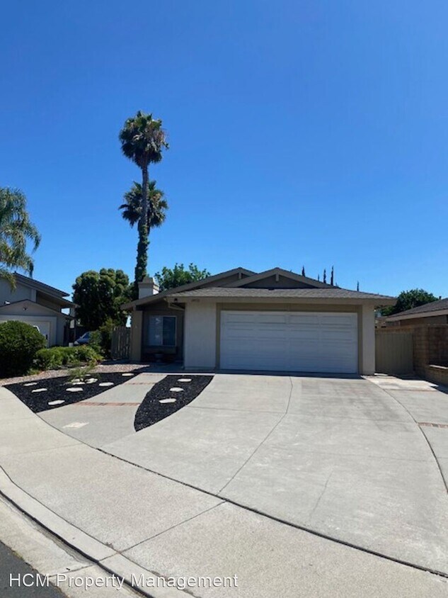 Primary Photo - 3 br, 2 bath House - 28432 Zurita
