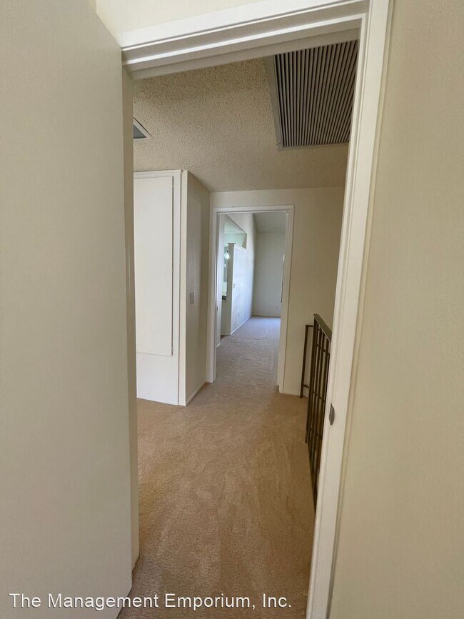 Building Photo - 3 br, 2.5 bath House - 1122 Campbell St. #1