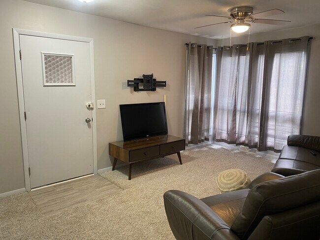 Foto del edificio - 44 Burnett Ave