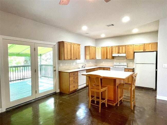 Building Photo - 104 Bermuda Dr