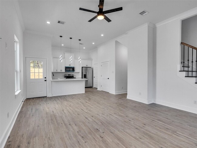 Foto del edificio - 5126 Clover St