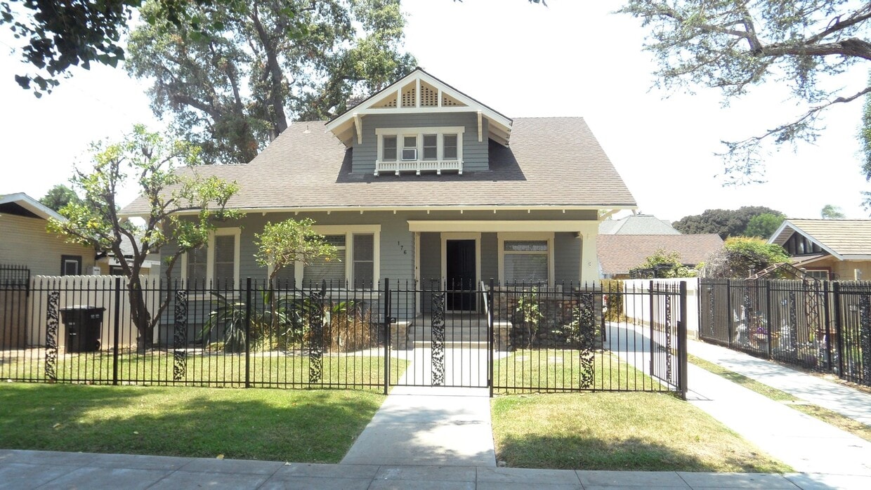 Charming craftsman home located in the hig... - Charming craftsman home located in the hig...