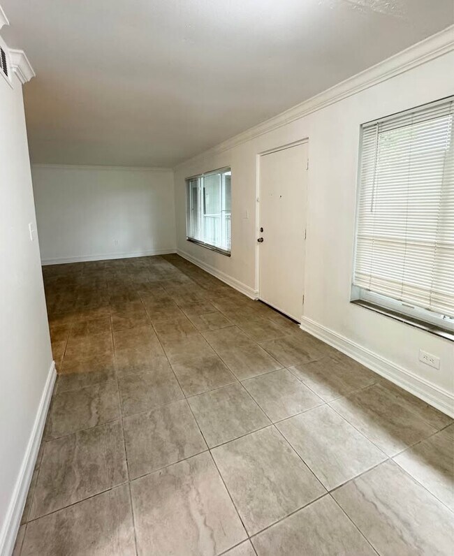 Building Photo - 1830 Maravilla Ave