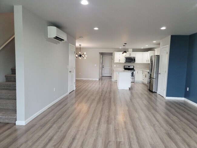 Foto del edificio - 3 Bedroom Home in Convenient Bremerton Location!