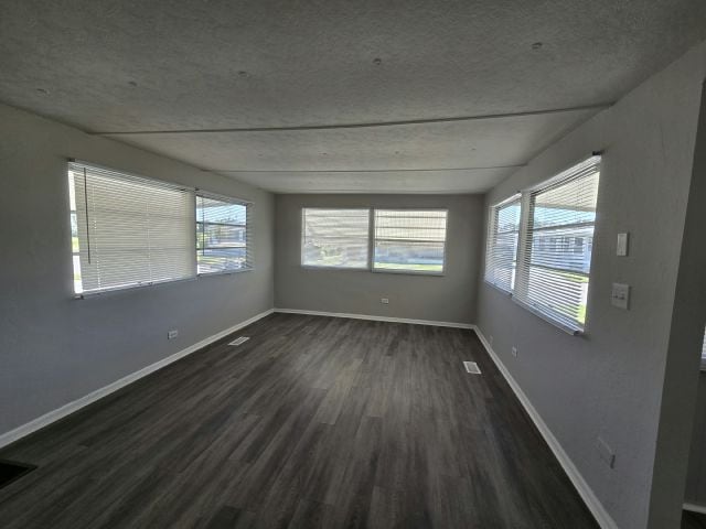 Foto del edificio - 105 48th Ave Terrace W