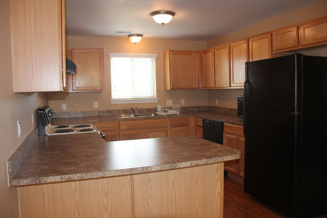 Building Photo - 1112 Fountain View Cir